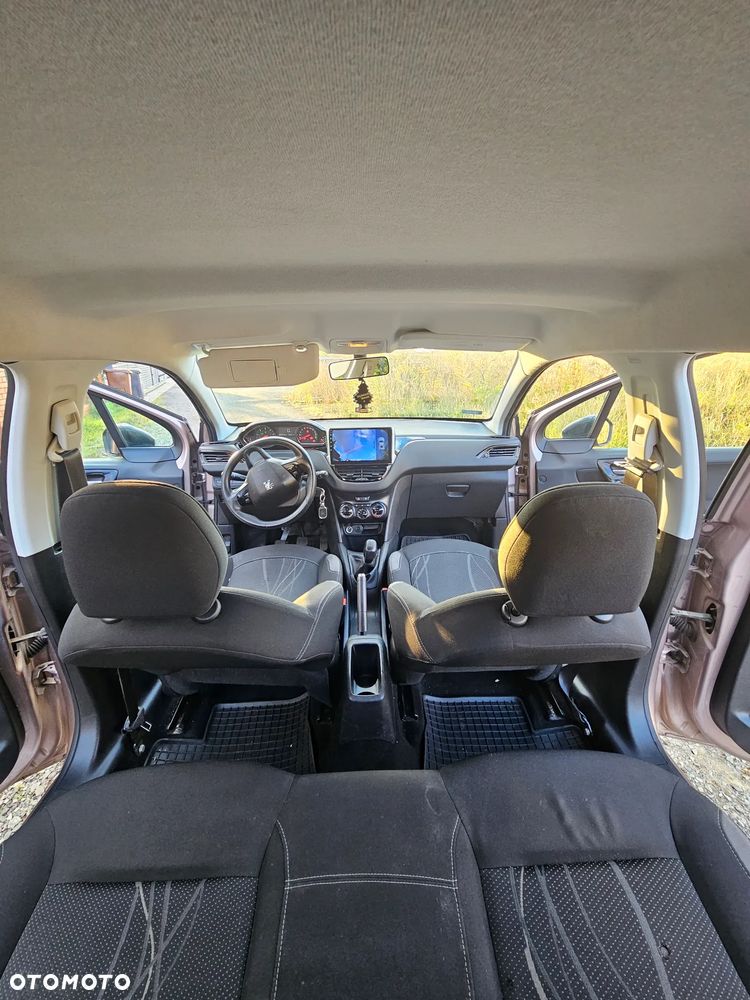 Peugeot 208 - 5