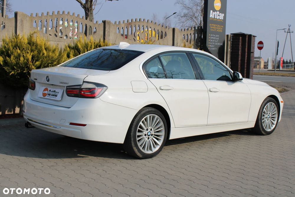 BMW Seria 3 328i xDrive Sport Line - 14
