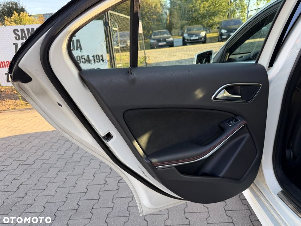 Mercedes-Benz Klasa A 180 AMG Line - 22
