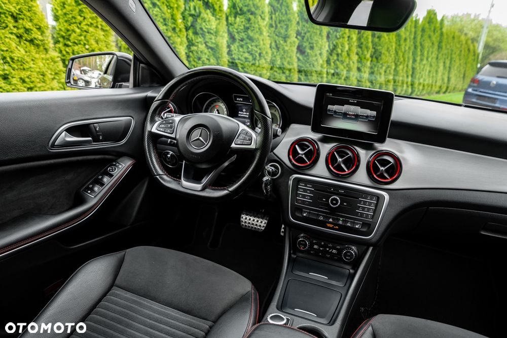 Mercedes-Benz CLA 250 4Matic 7G-DCT AMG Line - 28