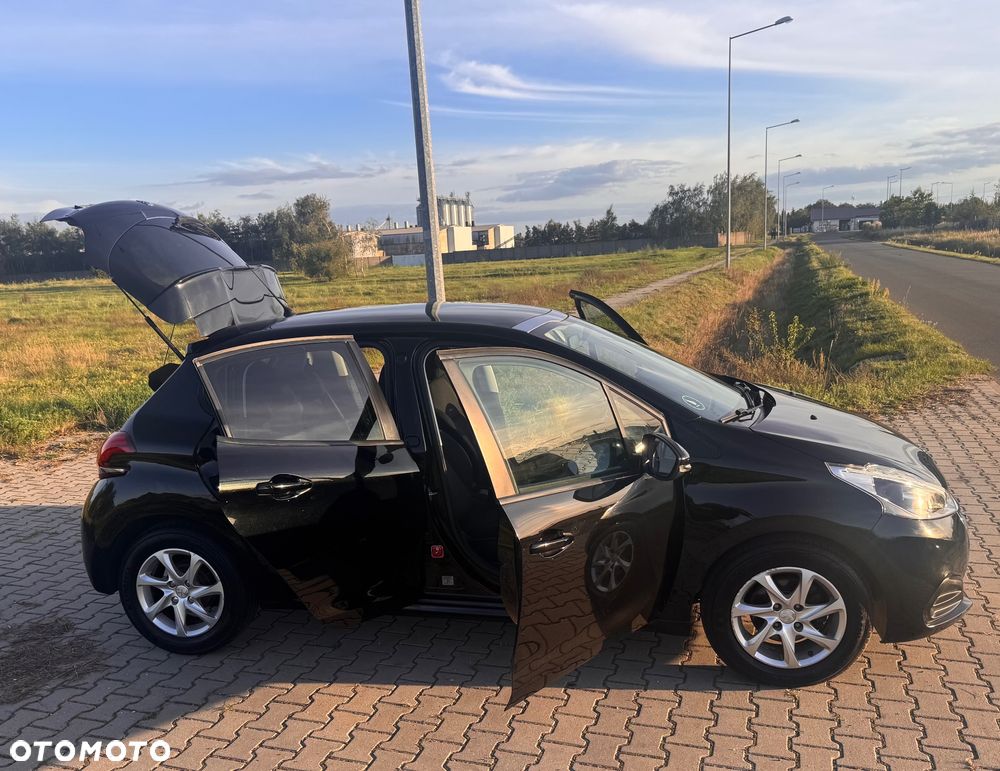 Peugeot 208 1.2 VTi Allure - 24