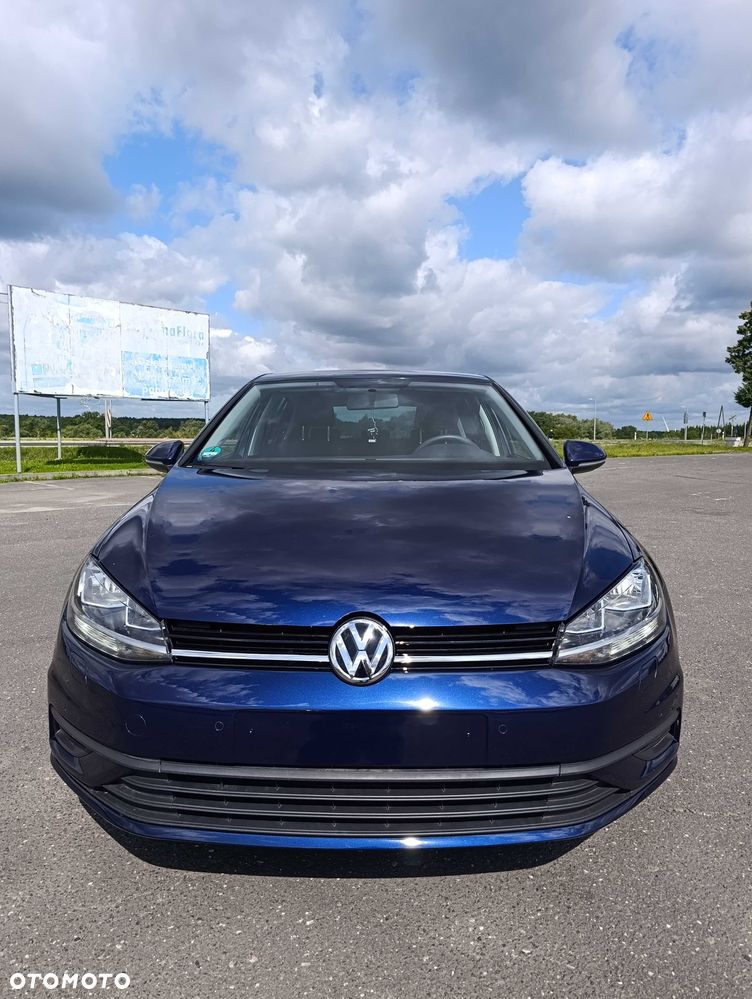 Volkswagen Golf - 1