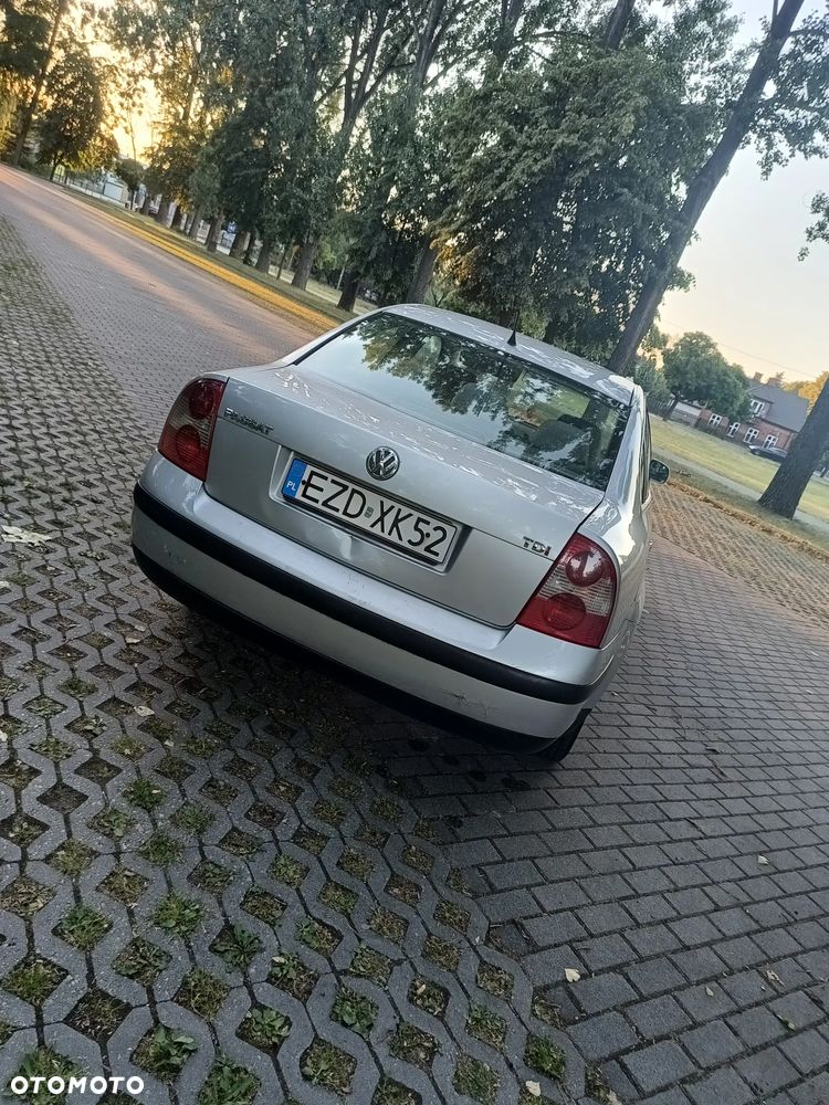 Volkswagen Passat 1.9 TDI Comfortline - 9