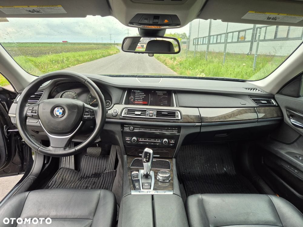 BMW Seria 7 740Li - 21