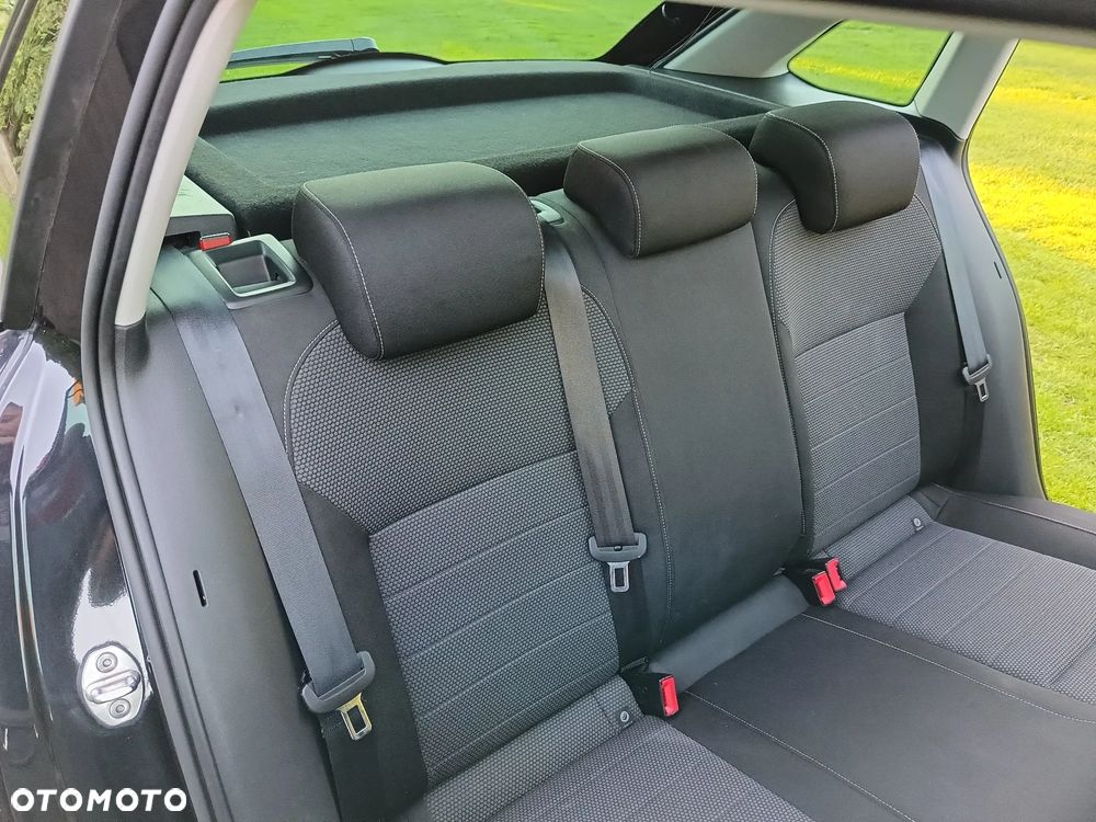 Skoda RAPID 1.6 TDI DSG Elegance - 27