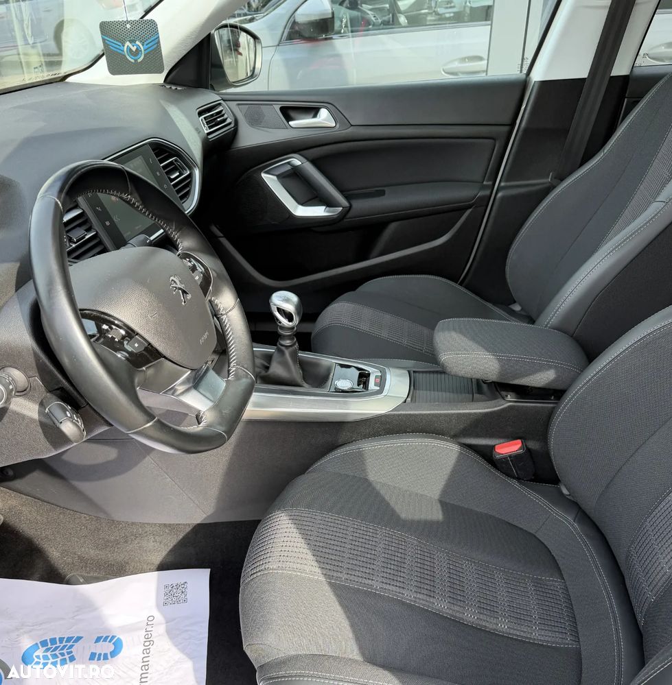 Peugeot 308 PureTech 130 GPF Stop & Start Allure Business-Paket - 7