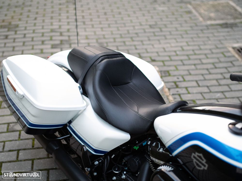 Harley-Davidson FLHXS STREET GLIDE® SPECIAL ARCTIC BLAST™ - 10