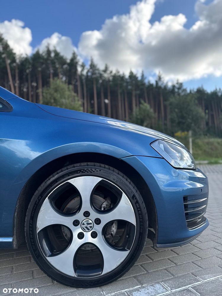 Volkswagen Golf - 21