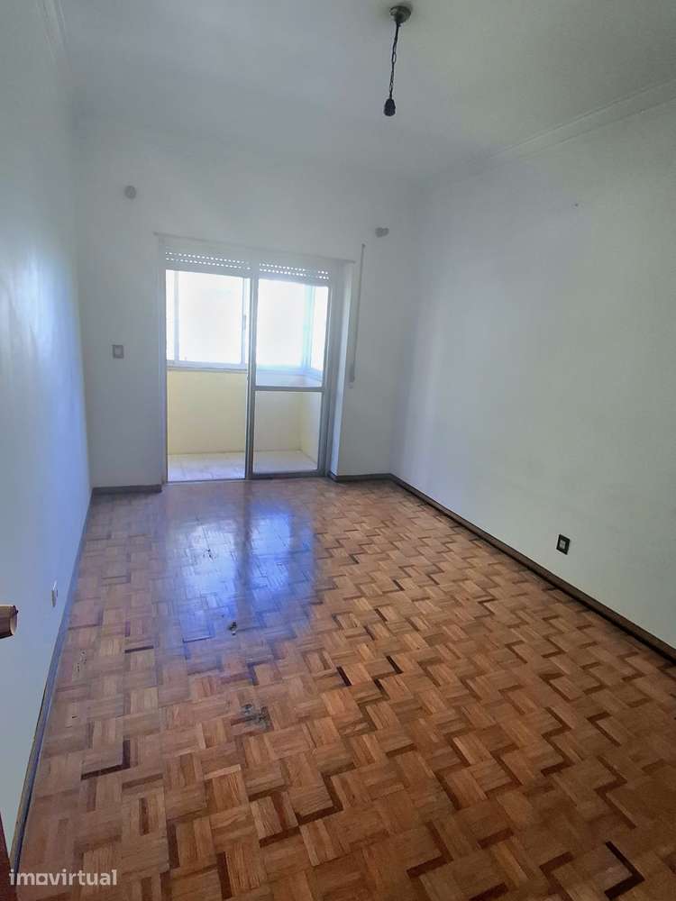 APARTAMENTO T3 COM VARANDAS E ARRECADAÇÃO - Grande imagem: 2/21