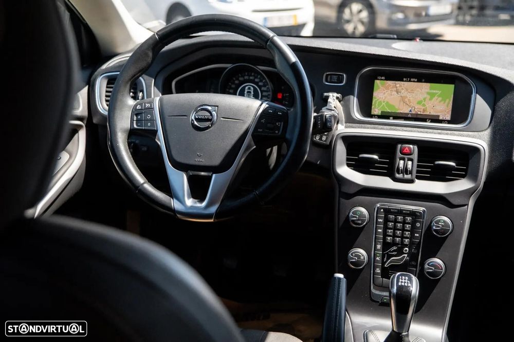 Volvo V40 Cross Country 2.0 D3 Momentum - 27