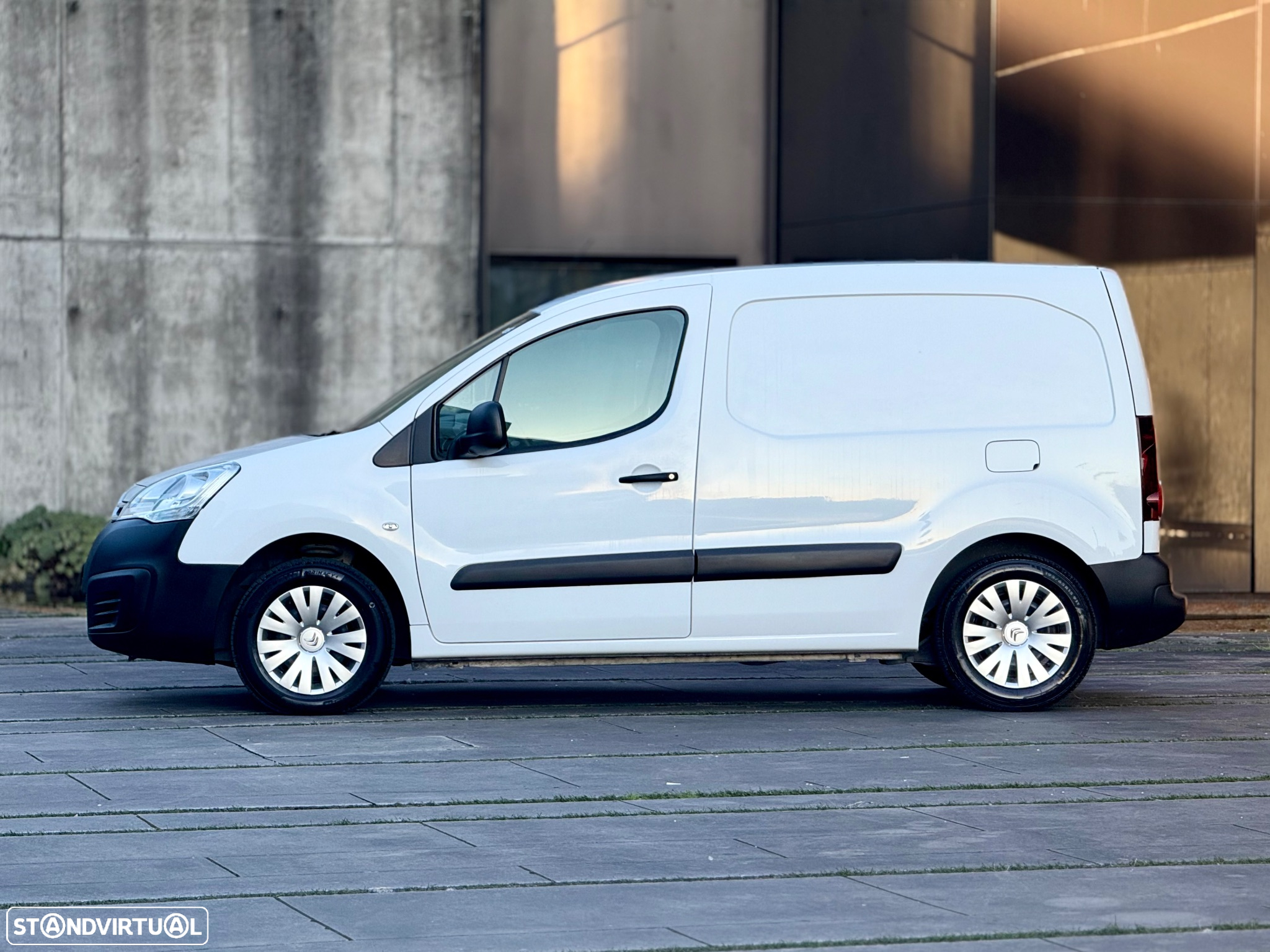 Citroën Berlingo 3lugares AUTOMÁTICA - 8