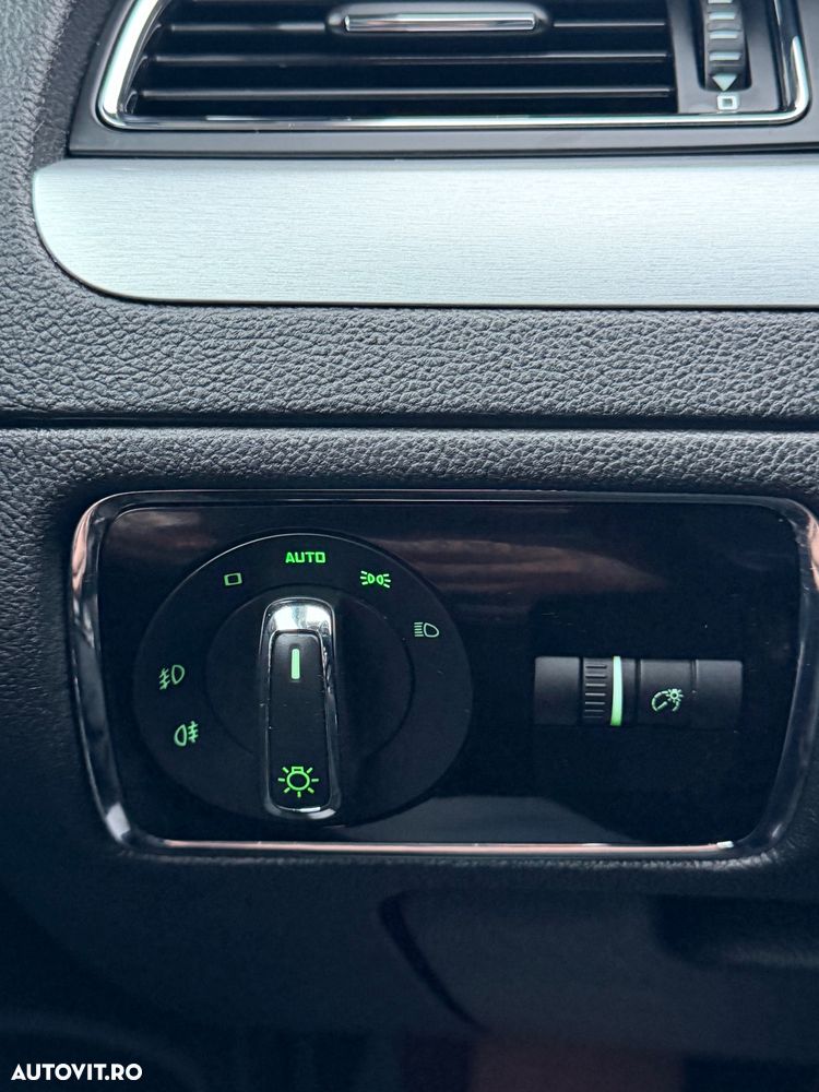 Skoda Superb Combi 2.0 TDI Green tec Elegance - 11