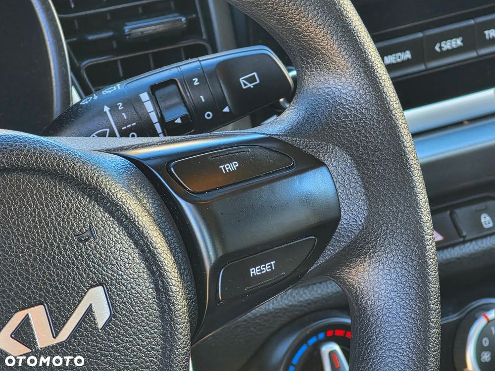 Kia Rio 1.2 L - 24