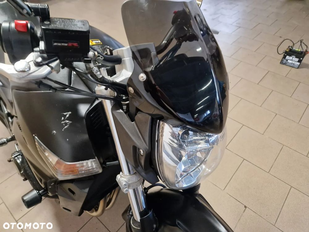 Suzuki GSR - 19