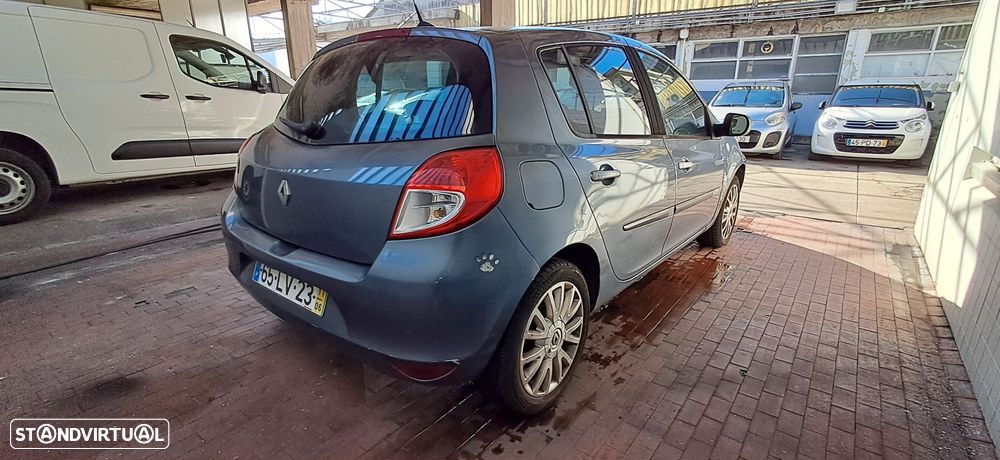 Renault Clio 1.2 16V Confort - 12