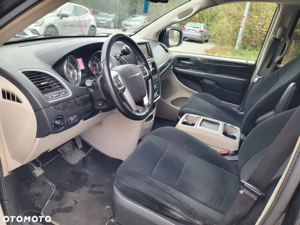Chrysler Town & Country 3.6 Limited - 18
