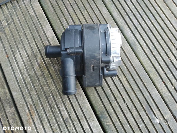 DODATKOWA POMPA WODY VW SKODA SEAT AUDI 04L965567B