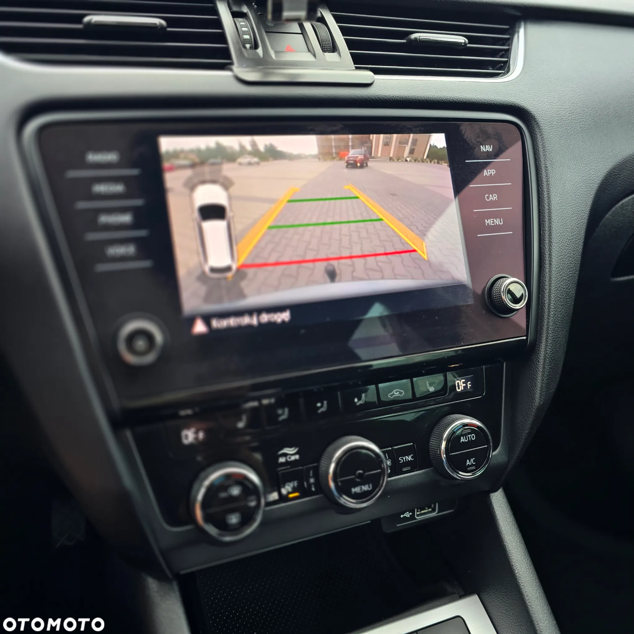 Skoda Octavia Combi 1.6 TDI DSG Style - 31