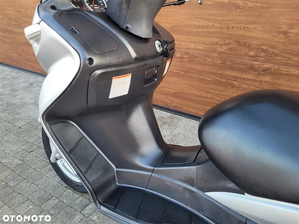 Suzuki Burgman - 8