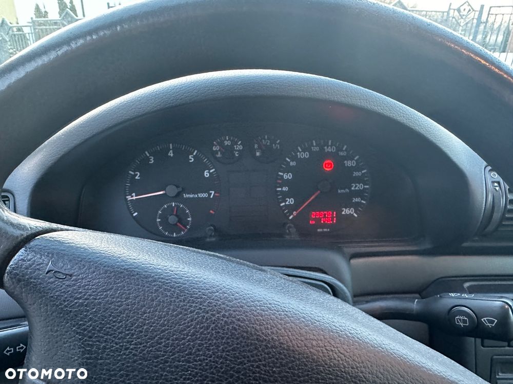 Audi A4 Avant 1.8 - 8
