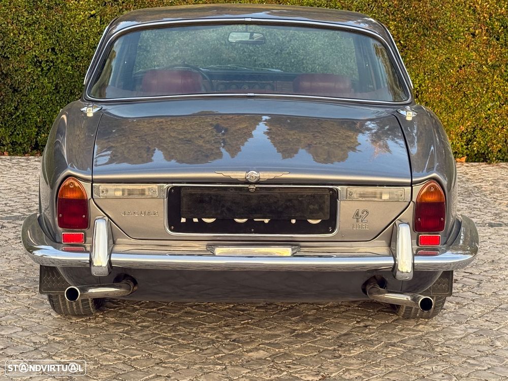 Jaguar XJ - 11