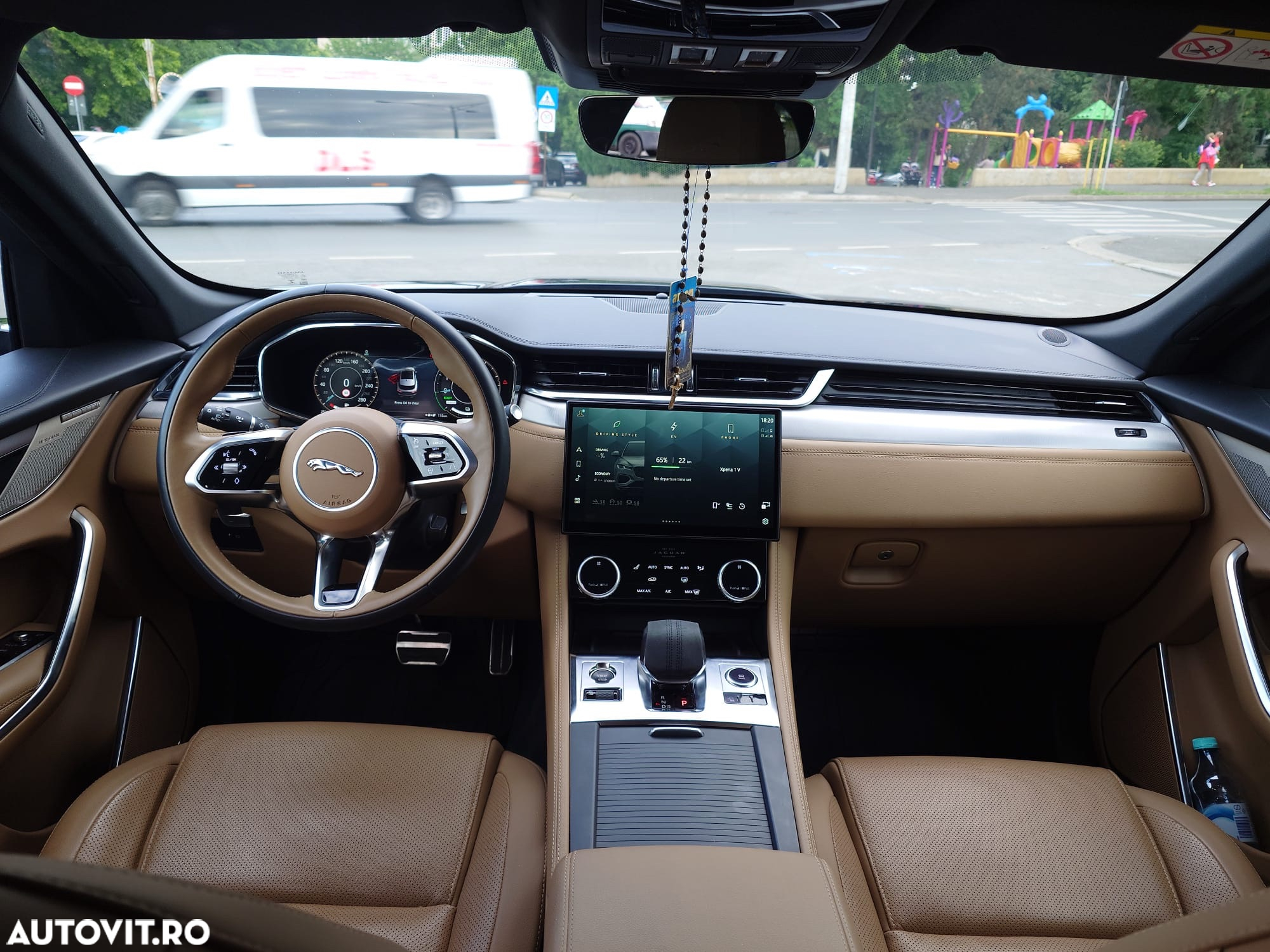 Jaguar F-Pace P400e AWD R-Dynamic S - 9