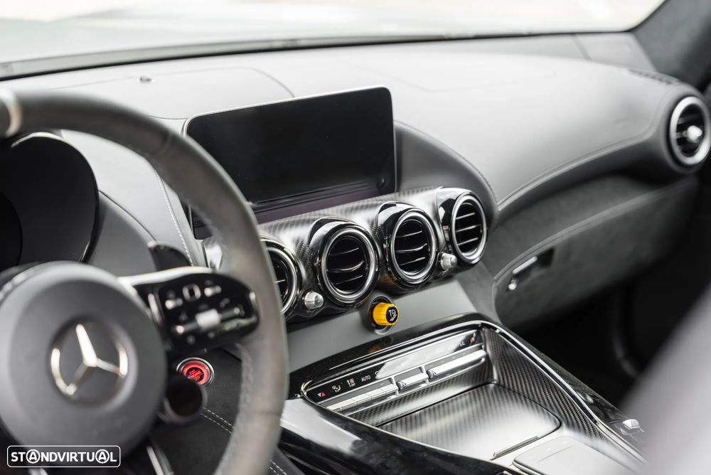 Mercedes-Benz AMG GT R - 27