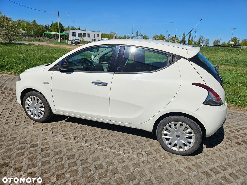 Lancia Ypsilon 1.2 8V Gold - 5