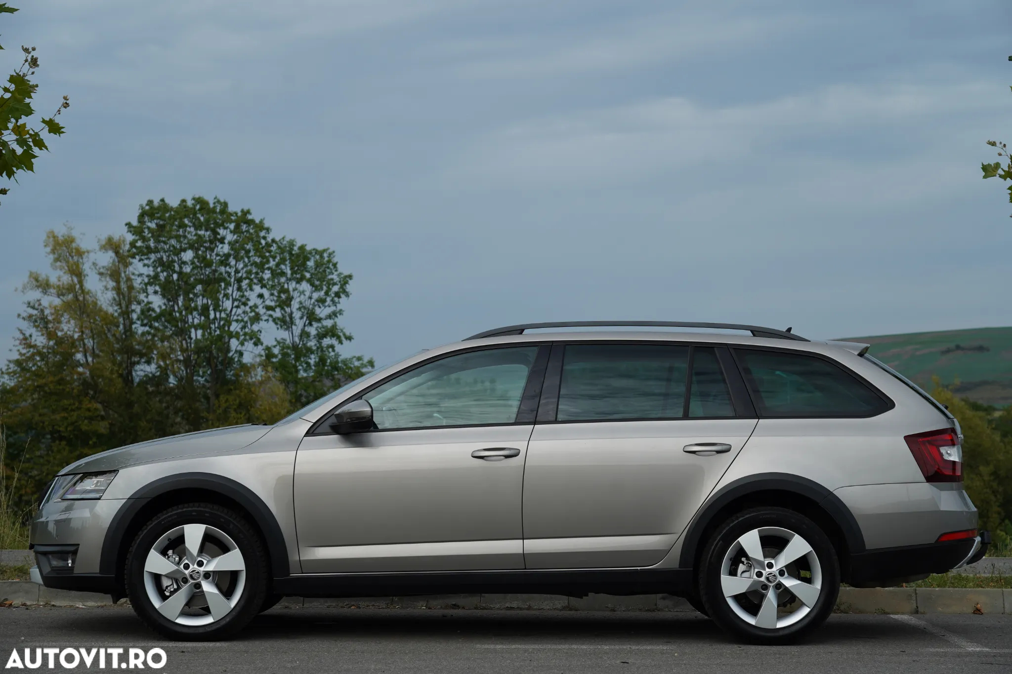 Skoda Octavia Combi 2.0 TDI 4x4 DSG Scout - 24