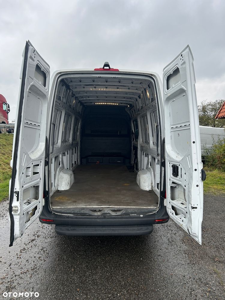 Mercedes-Benz Sprinter - 8