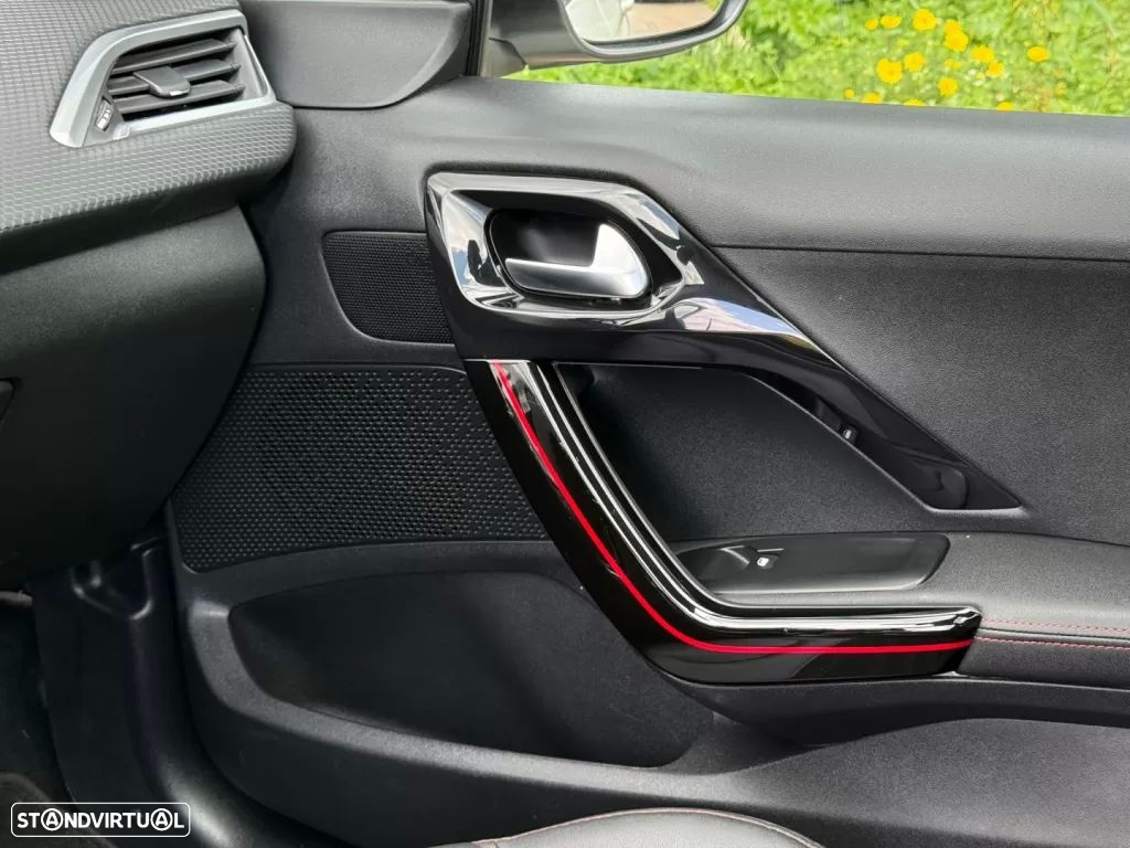 Peugeot 208 1.2 PureTech GT Line - 29