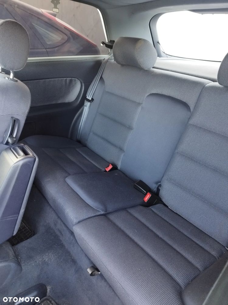 Audi A3 3-drzwiowe 1.6 FSI Ambiente - 6