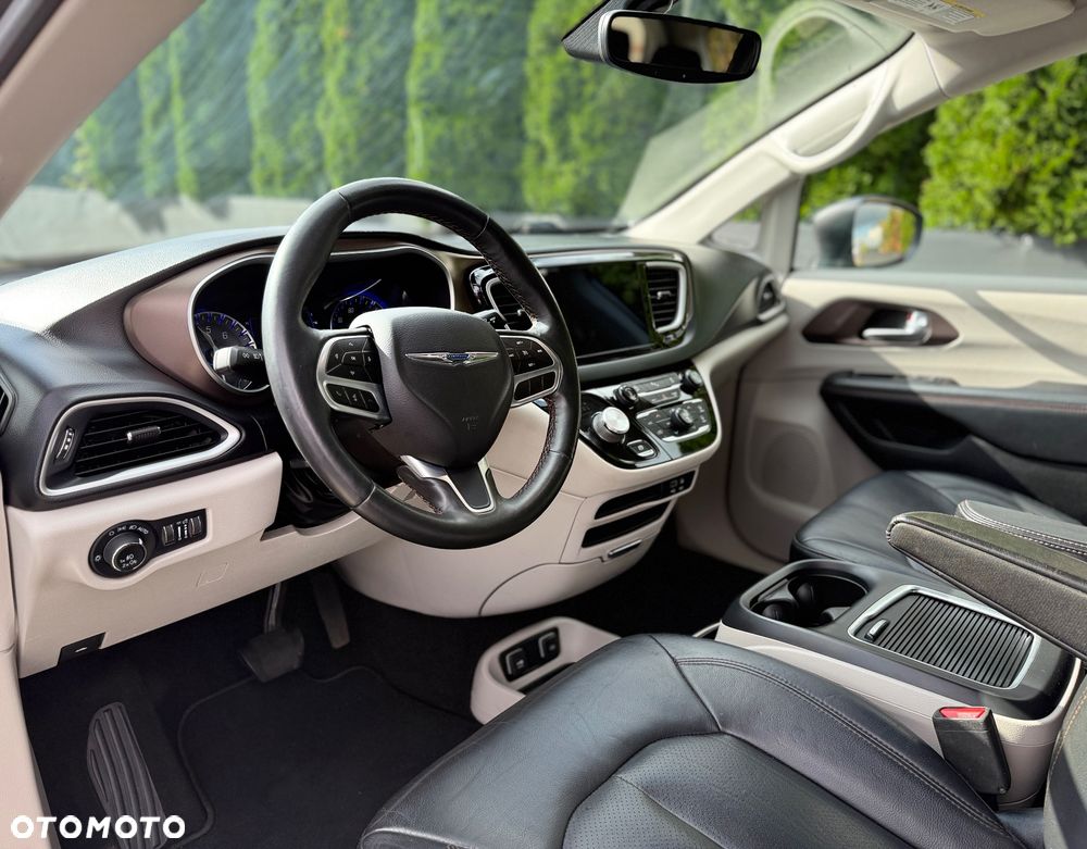 Chrysler Pacifica - 14