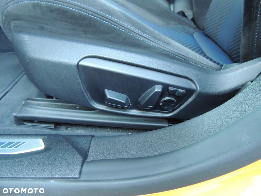 BMW Seria 2 220d xDrive - 26