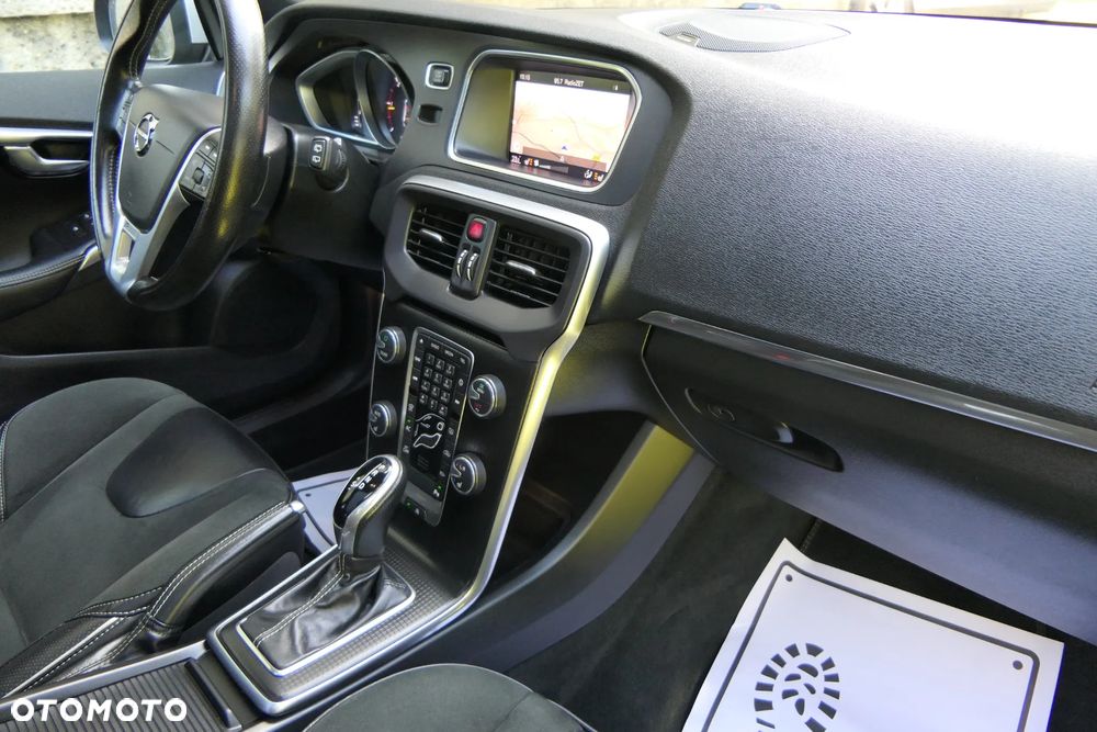 Volvo V40 D3 Geartronic RDesign - 34
