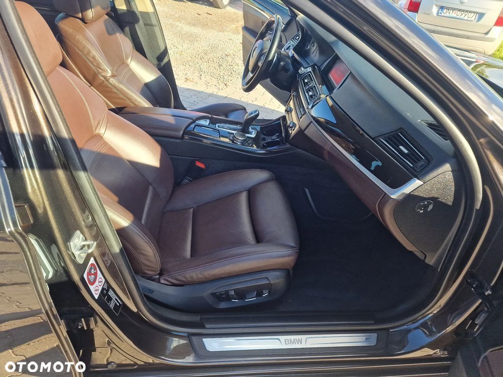 BMW Seria 5 530d xDrive Sport-Aut Luxury Line - 27