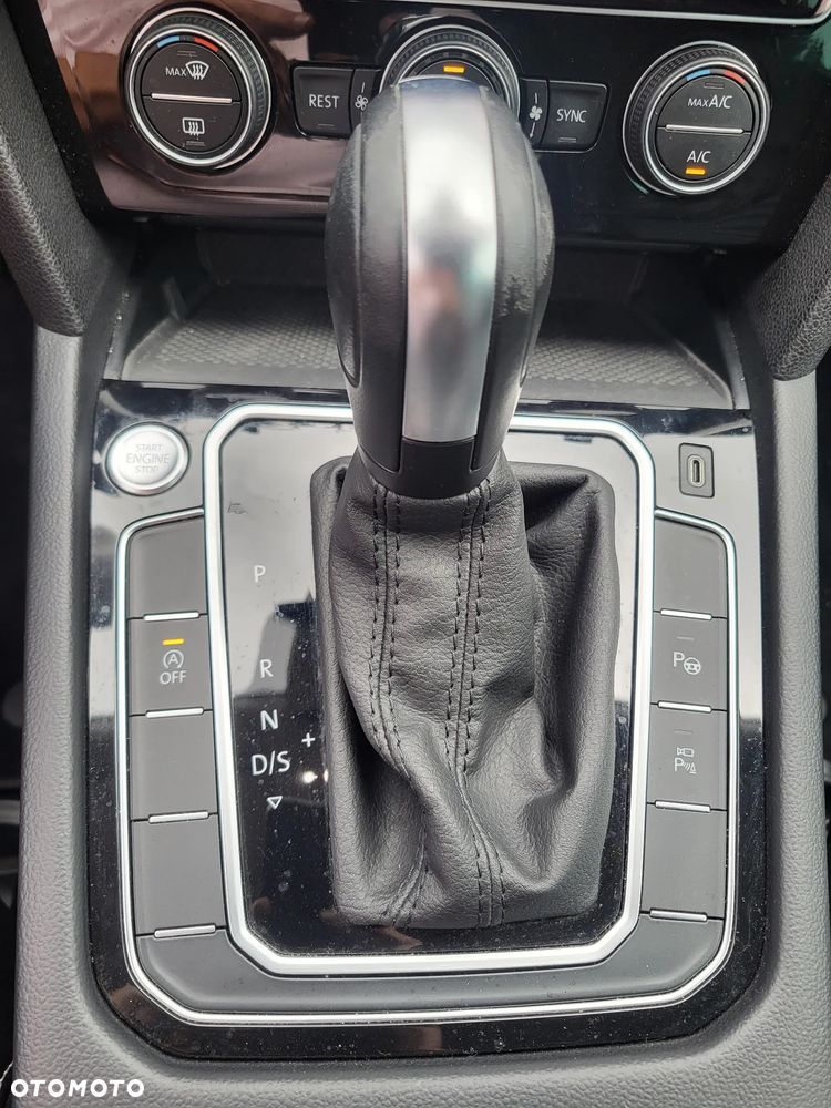 Volkswagen Passat - 21