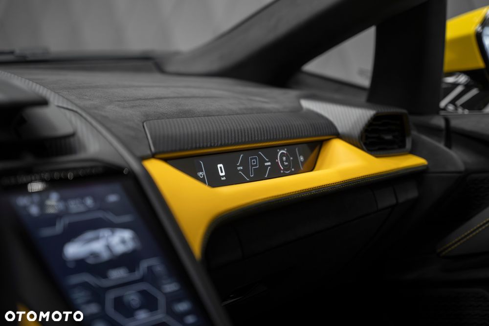 Lamborghini Revuelto - 22