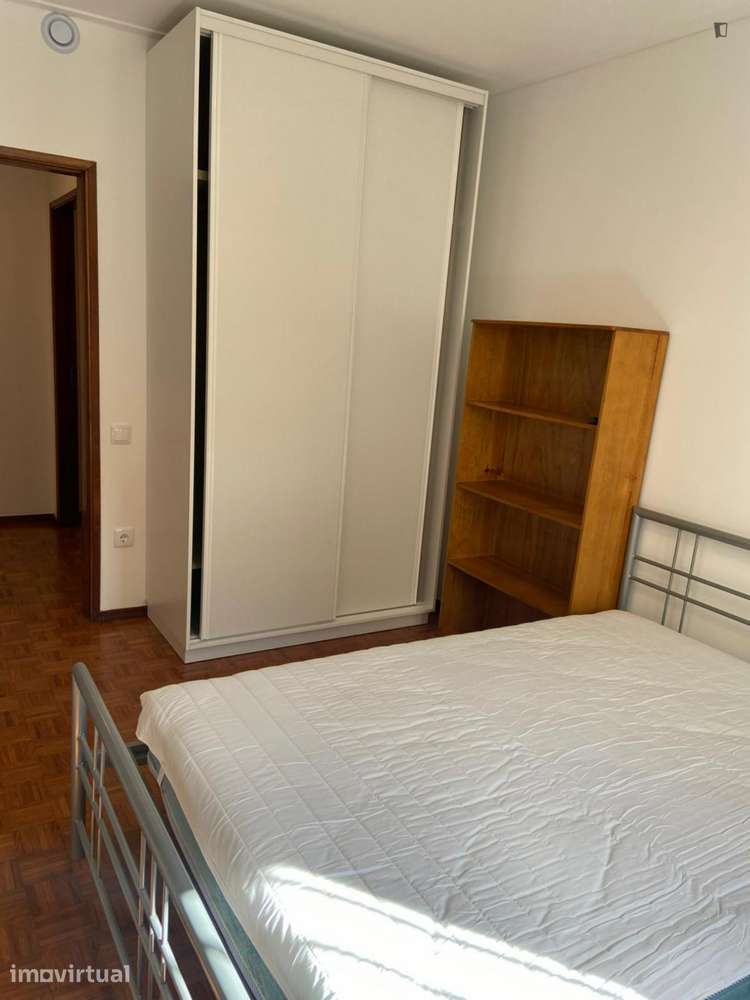Quarto - localizado em Coimbra - Grande imagem: 3/13
