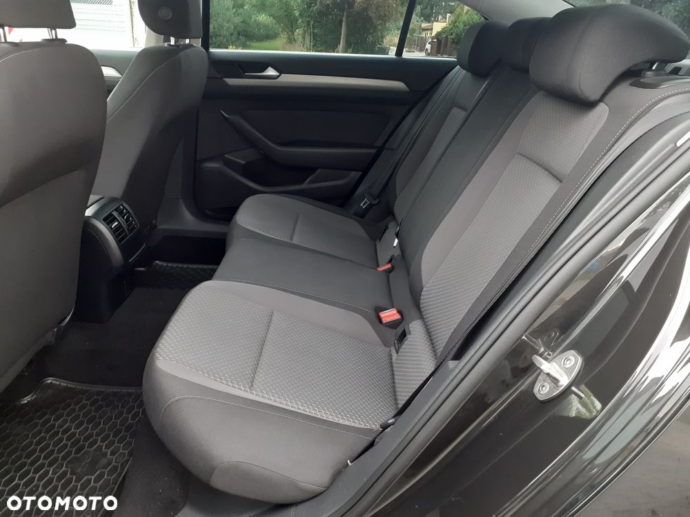 Volkswagen Passat - 25