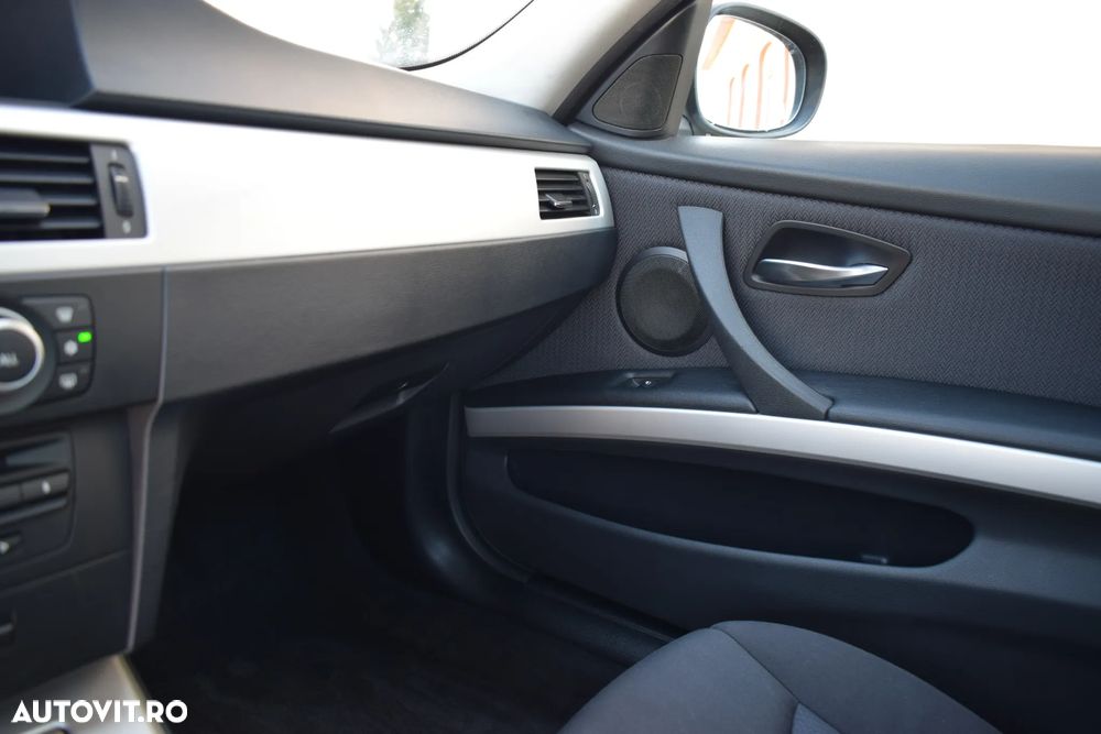 BMW Seria 3 318d Sport Line - 29