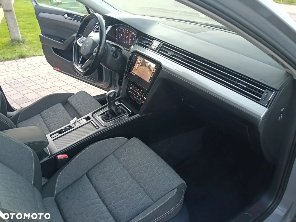 Volkswagen Passat 2.0 TDI SCR DSG Business - 18