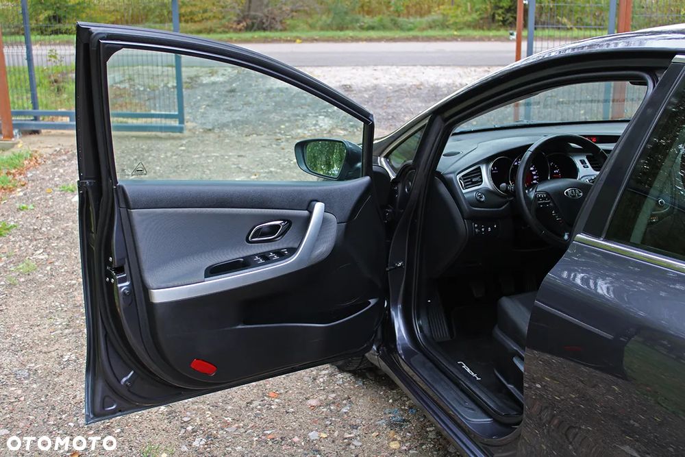Kia Ceed 1.6 CRDi 128 Fifa World Cup Edition - 21