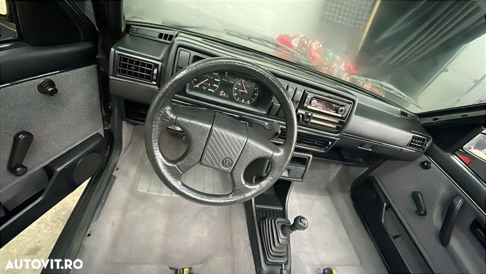 Volkswagen Jetta - 4