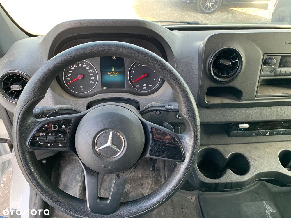 Mercedes-Benz Sprinter - 16