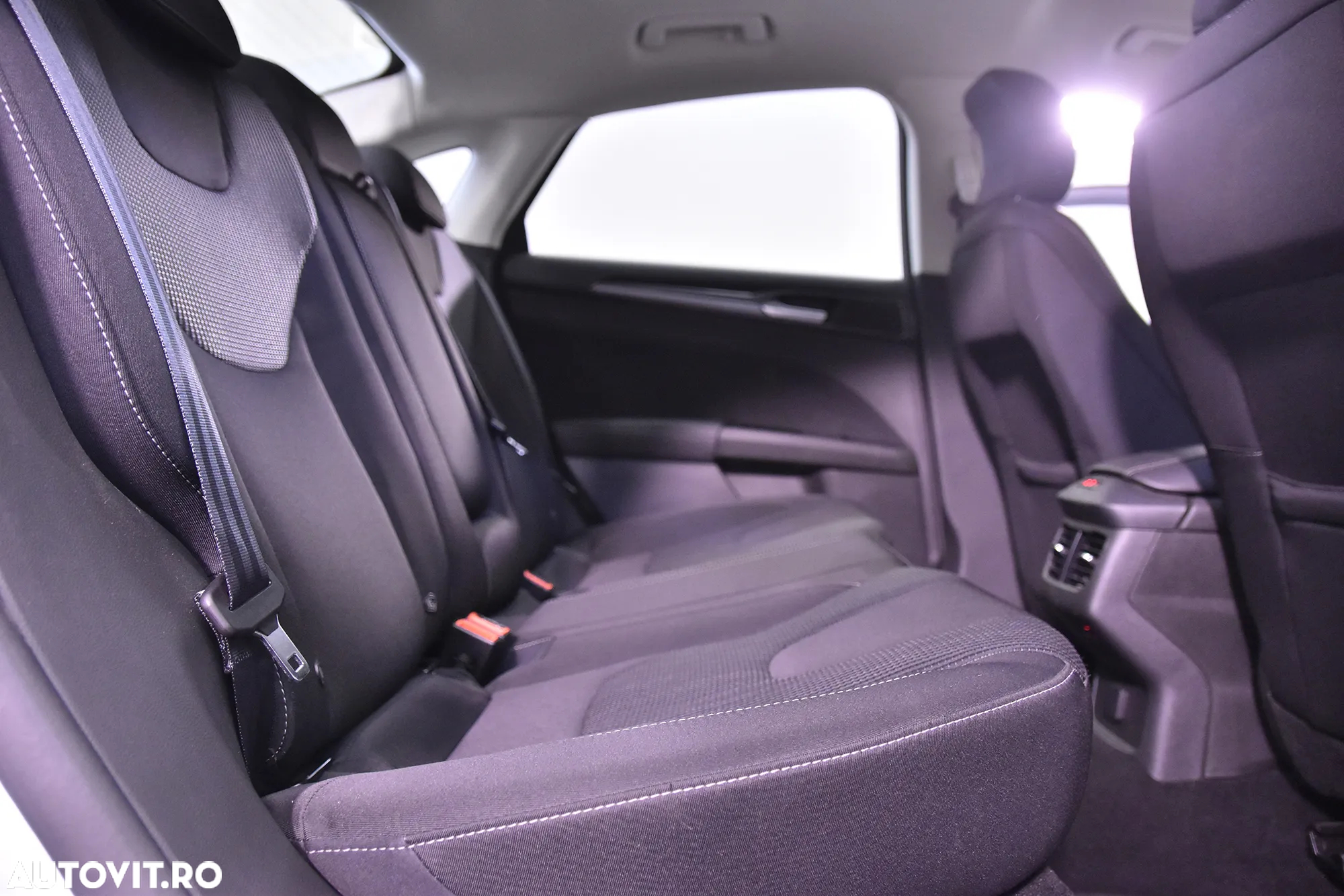 Ford Mondeo - 12