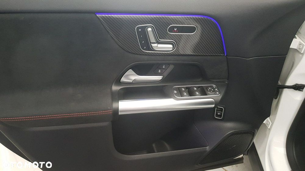 Mercedes-Benz GLA - 22