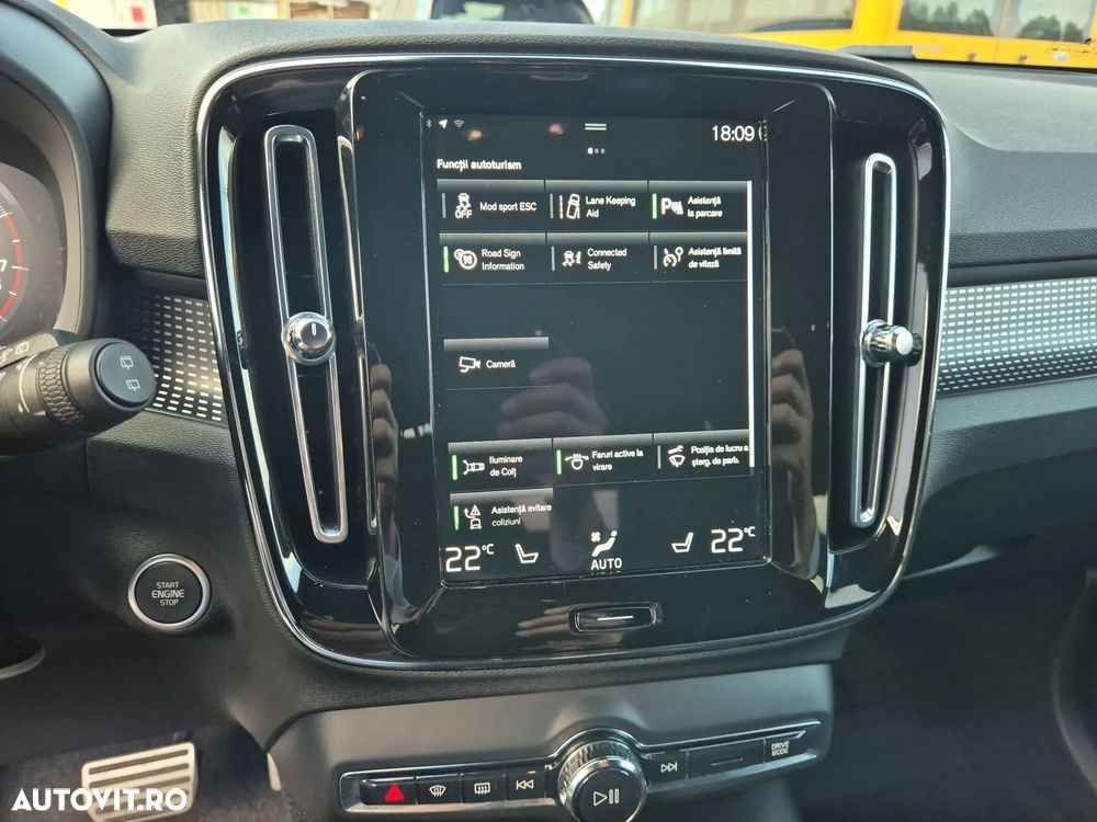 Volvo XC 40 B4 AT8 Mild Hybrid Momentum - 17
