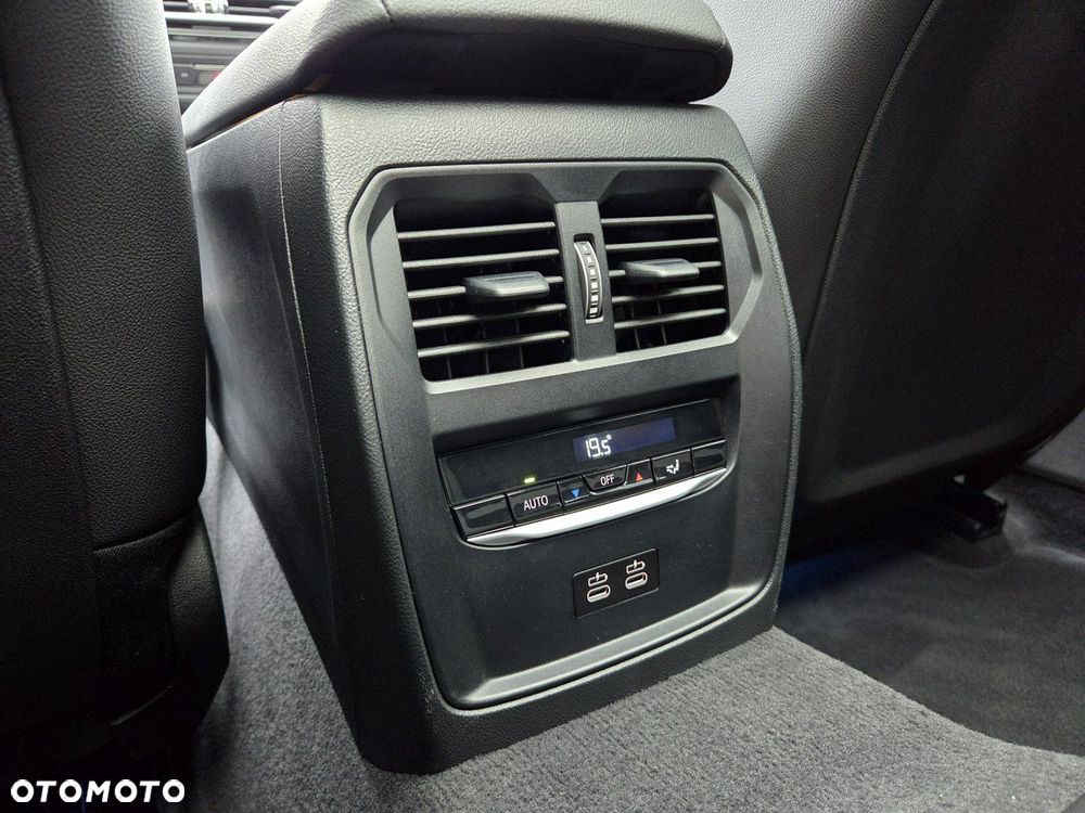 BMW Seria 3 M340i xDrive sport - 30