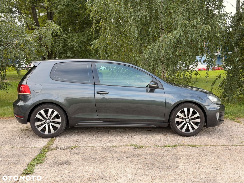 Volkswagen Golf - 6